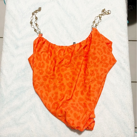 NEW PrettyLittleThing Orange Leopard Print Gold Chain Strap One Piece Size US 24 - Picture 4 of 10